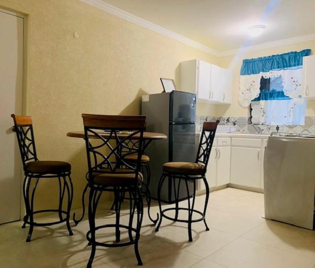 Kenridge Residences 세인트 제임스 외부 사진